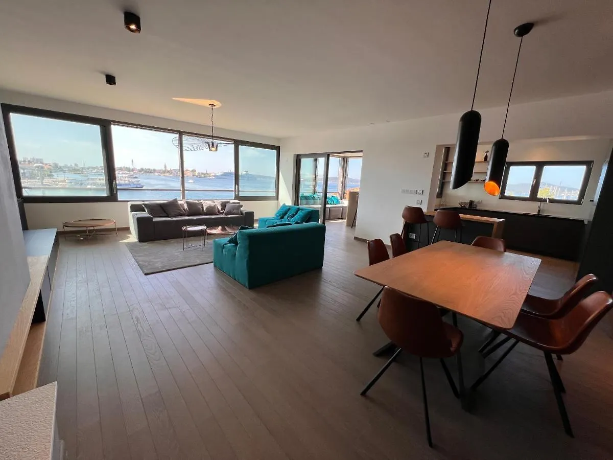 The View Luxury Residence With Pool Apartman