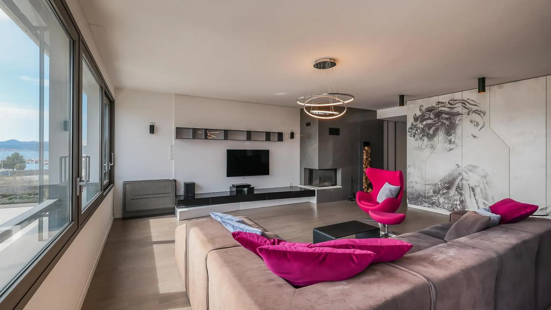 The View Luxury Residence With Pool Apartman